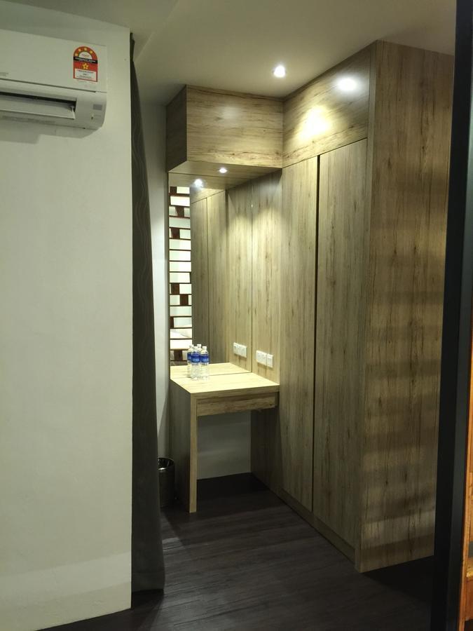 The Oikos Hotel Pontian Kecil Eksteriør bilde