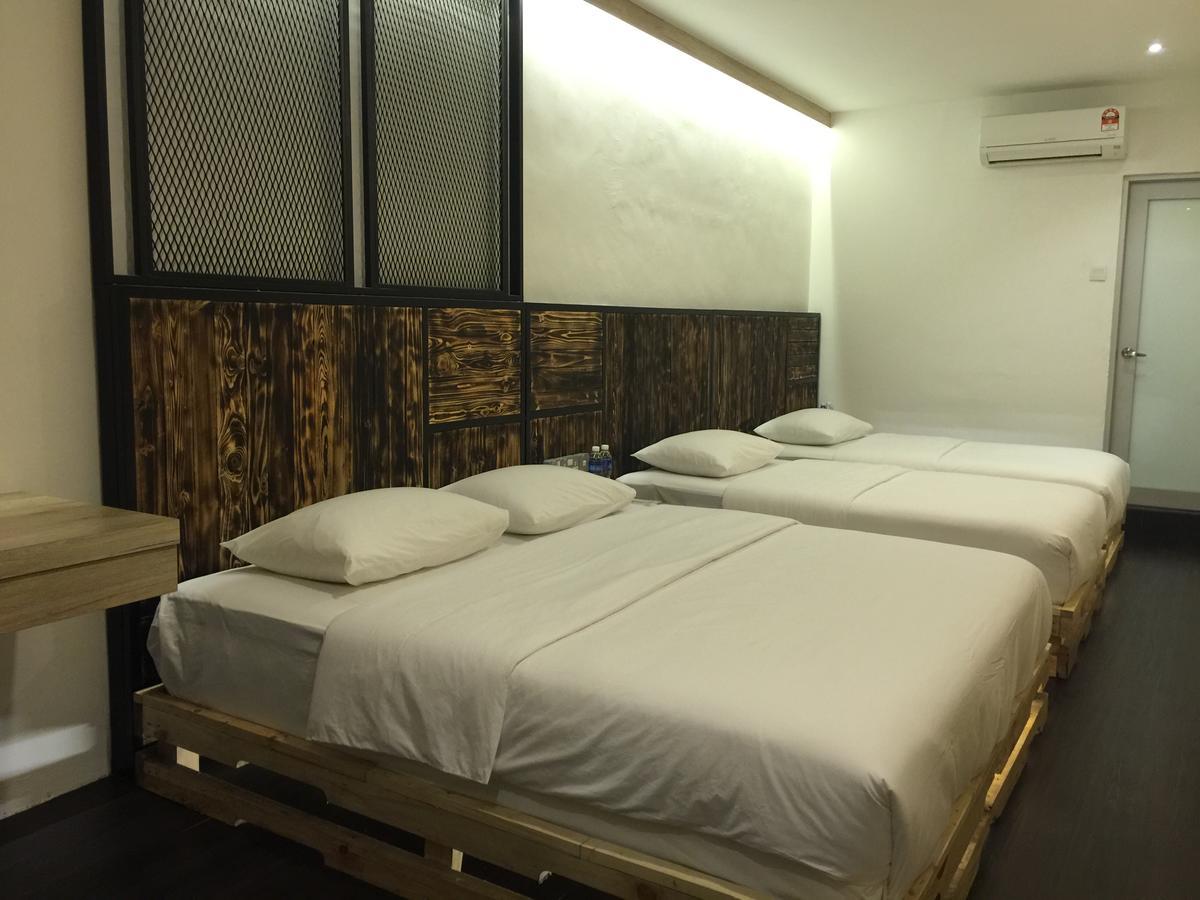 The Oikos Hotel Pontian Kecil Eksteriør bilde
