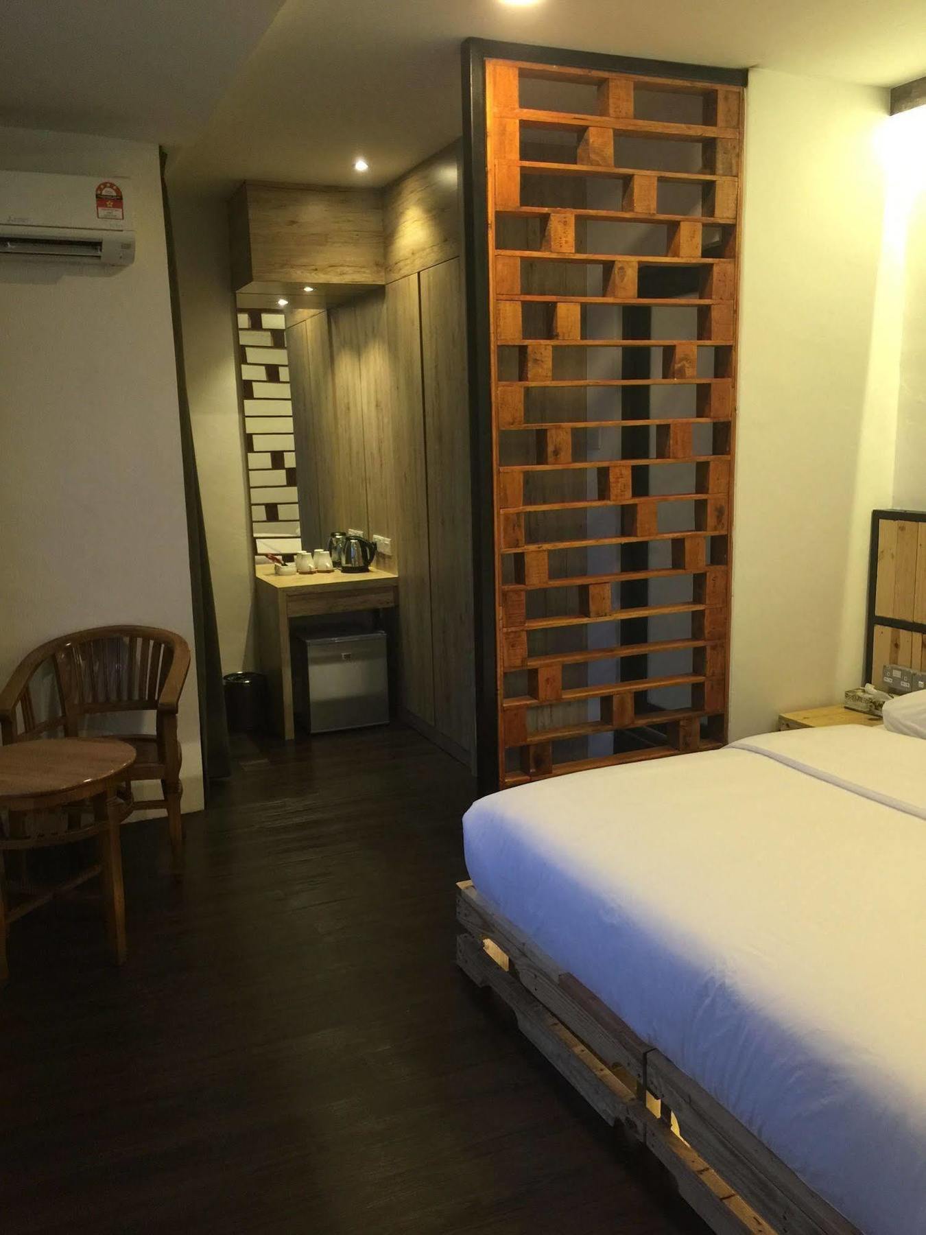 The Oikos Hotel Pontian Kecil Eksteriør bilde