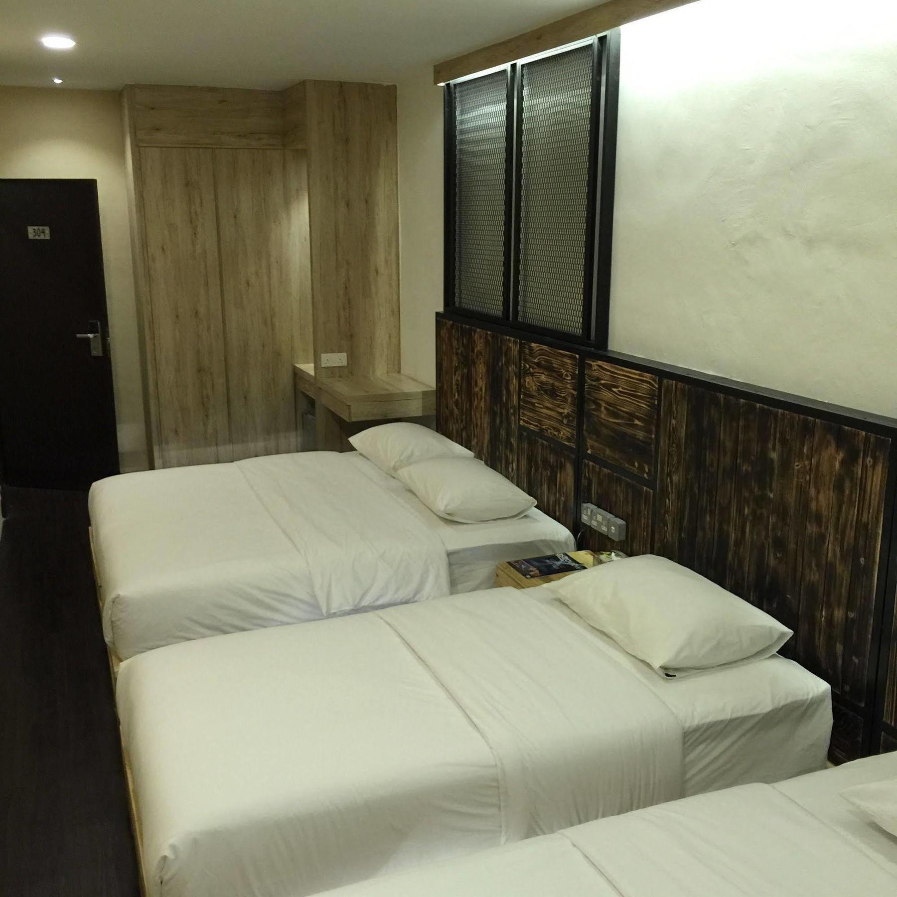 The Oikos Hotel Pontian Kecil Eksteriør bilde