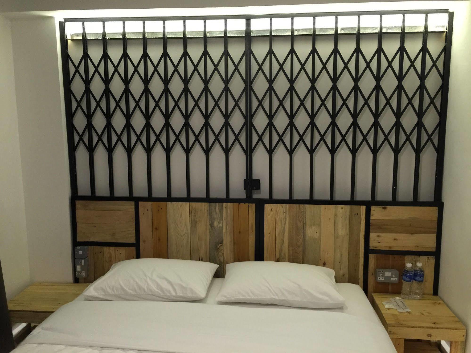 The Oikos Hotel Pontian Kecil Eksteriør bilde
