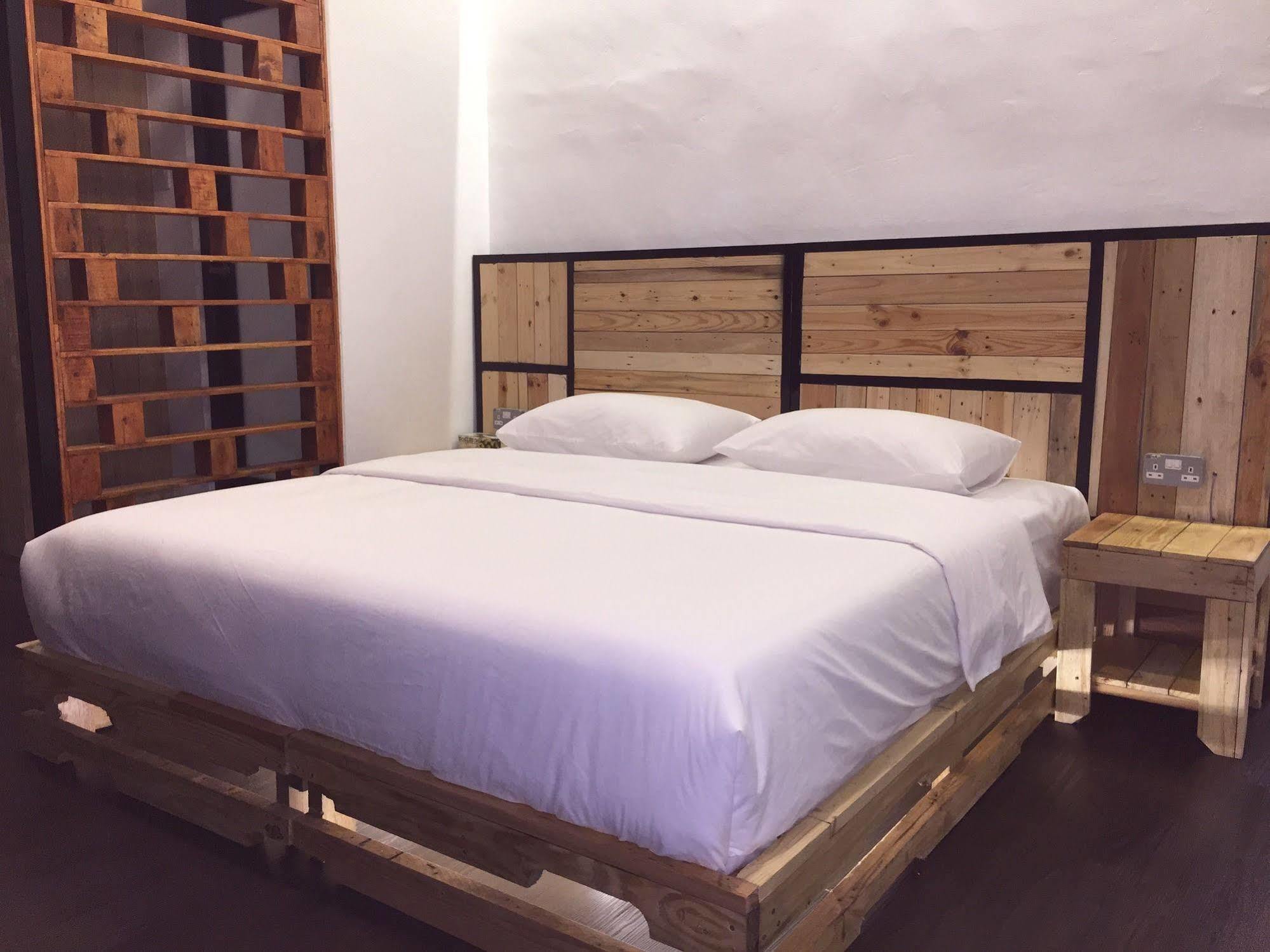 The Oikos Hotel Pontian Kecil Eksteriør bilde