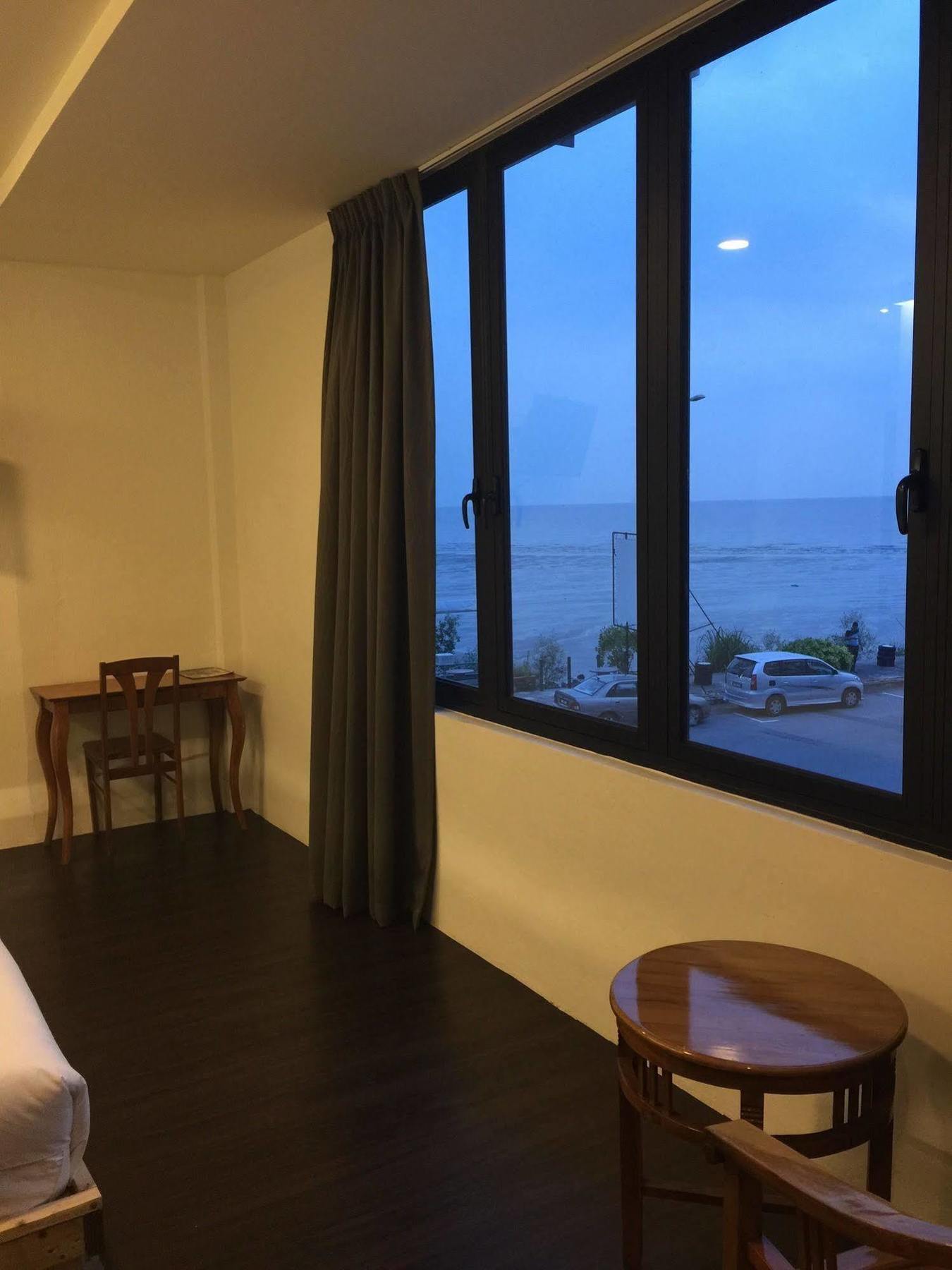 The Oikos Hotel Pontian Kecil Eksteriør bilde
