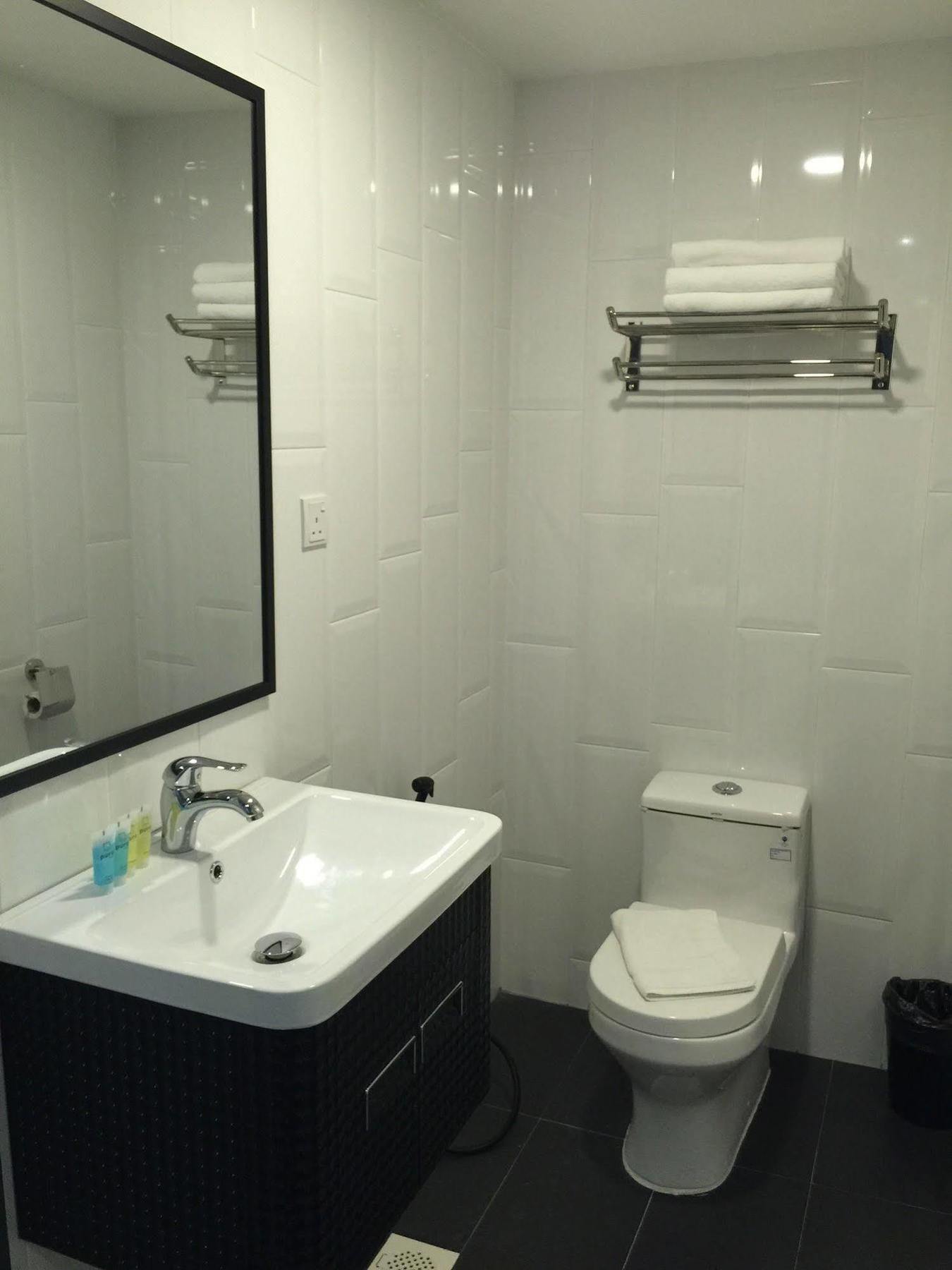 The Oikos Hotel Pontian Kecil Eksteriør bilde