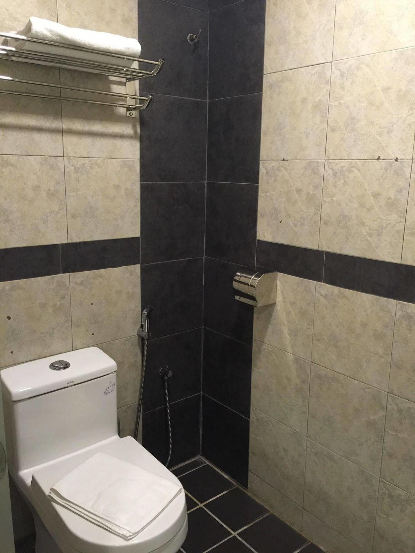 The Oikos Hotel Pontian Kecil Eksteriør bilde