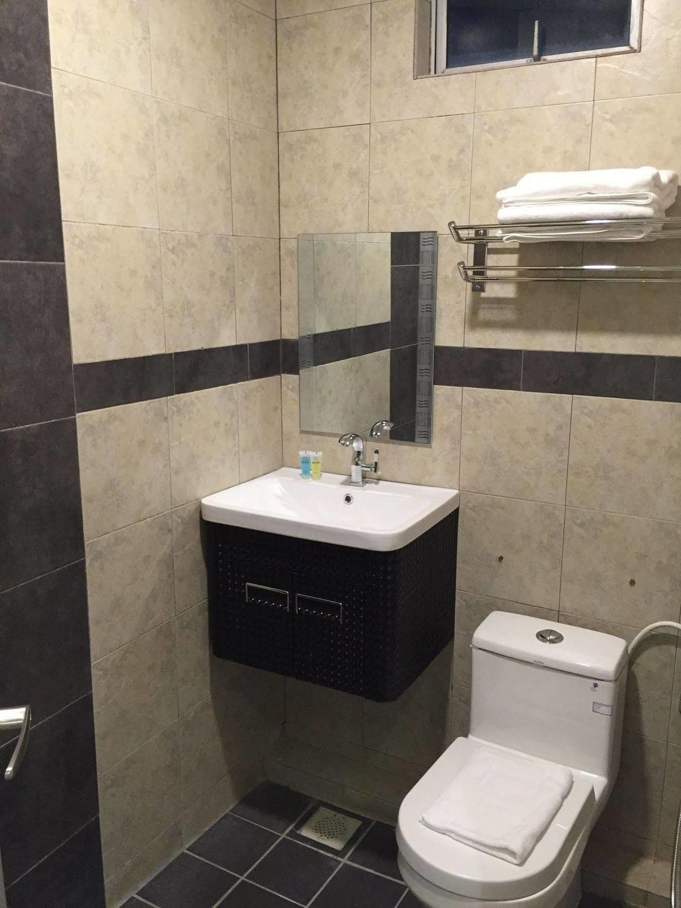 The Oikos Hotel Pontian Kecil Eksteriør bilde