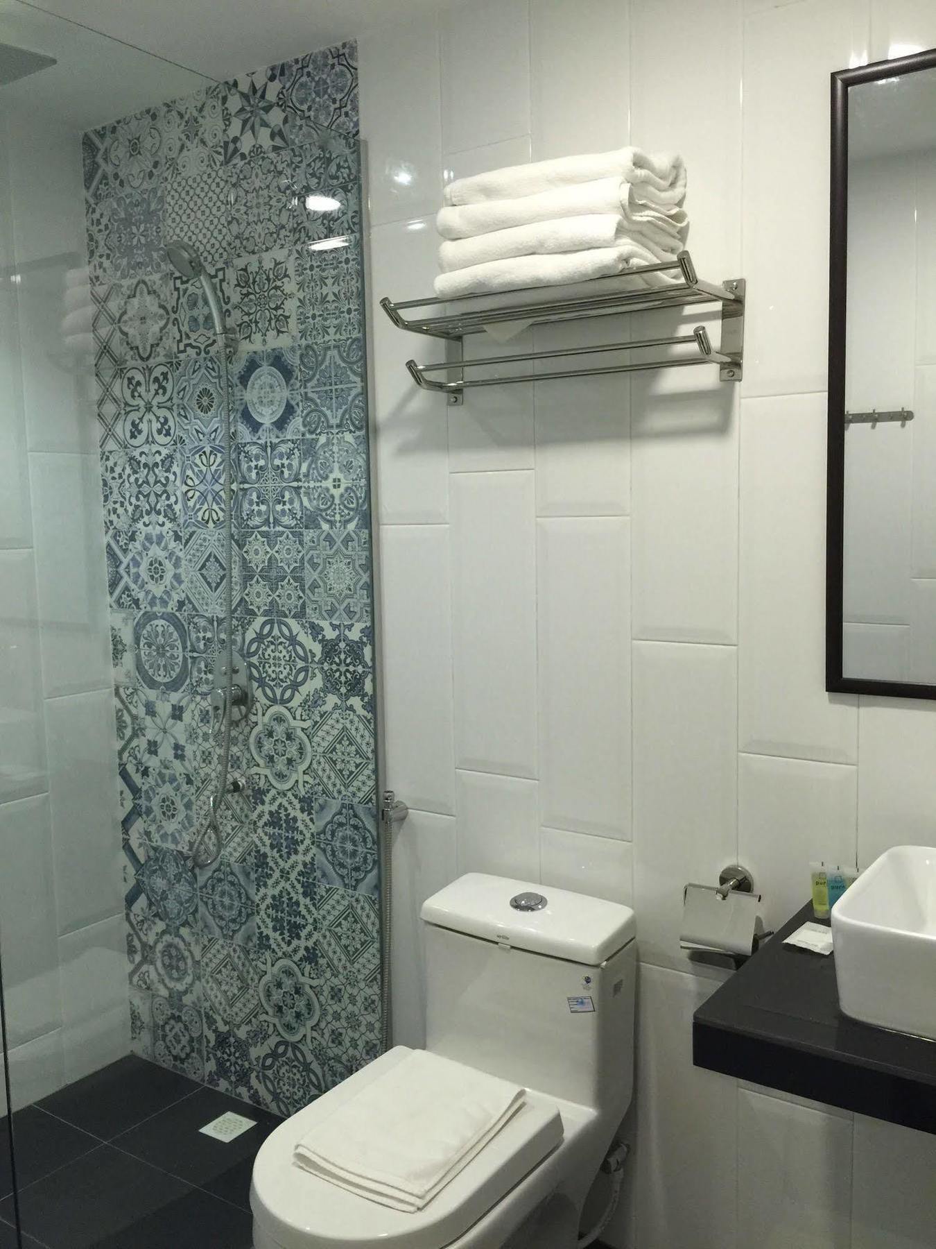 The Oikos Hotel Pontian Kecil Eksteriør bilde